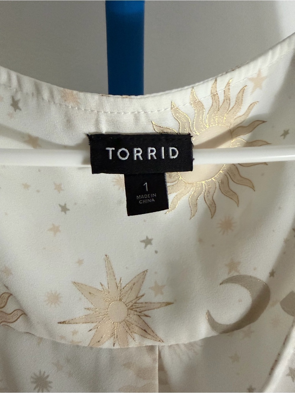 torrid Cream Sun & Moon Print V-Neck Blouse - Picture 3 of 3